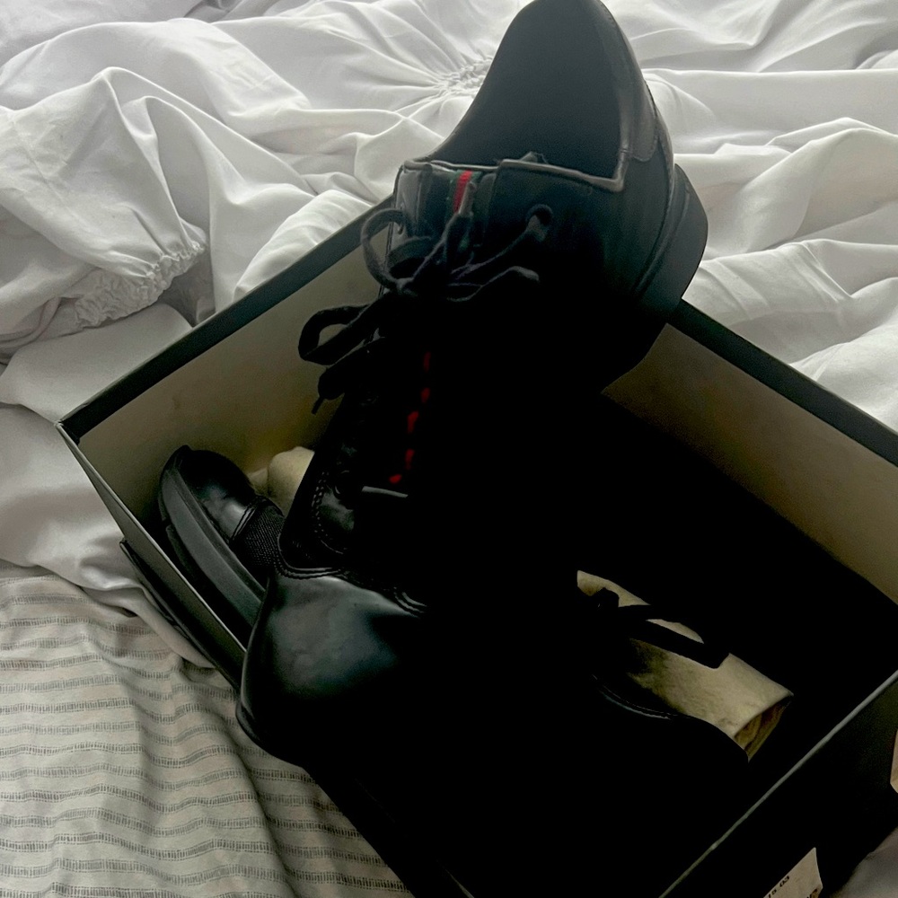 Gucci Black Leather Oxfords with Red Detail